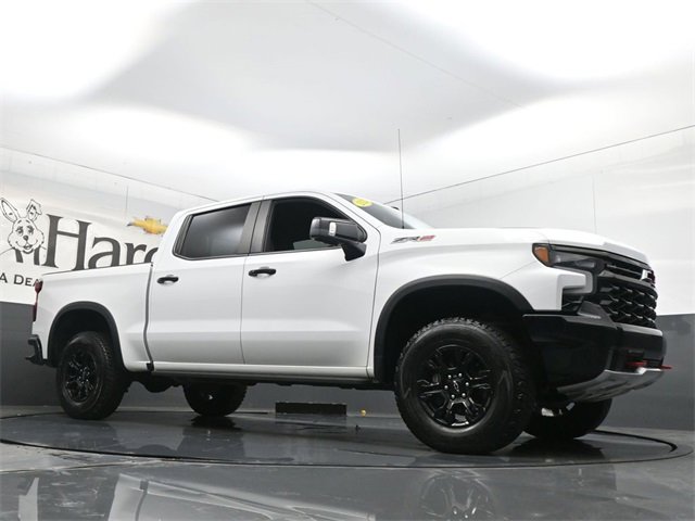 Used 2022 Chevrolet Silverado 1500 ZR2 image 2