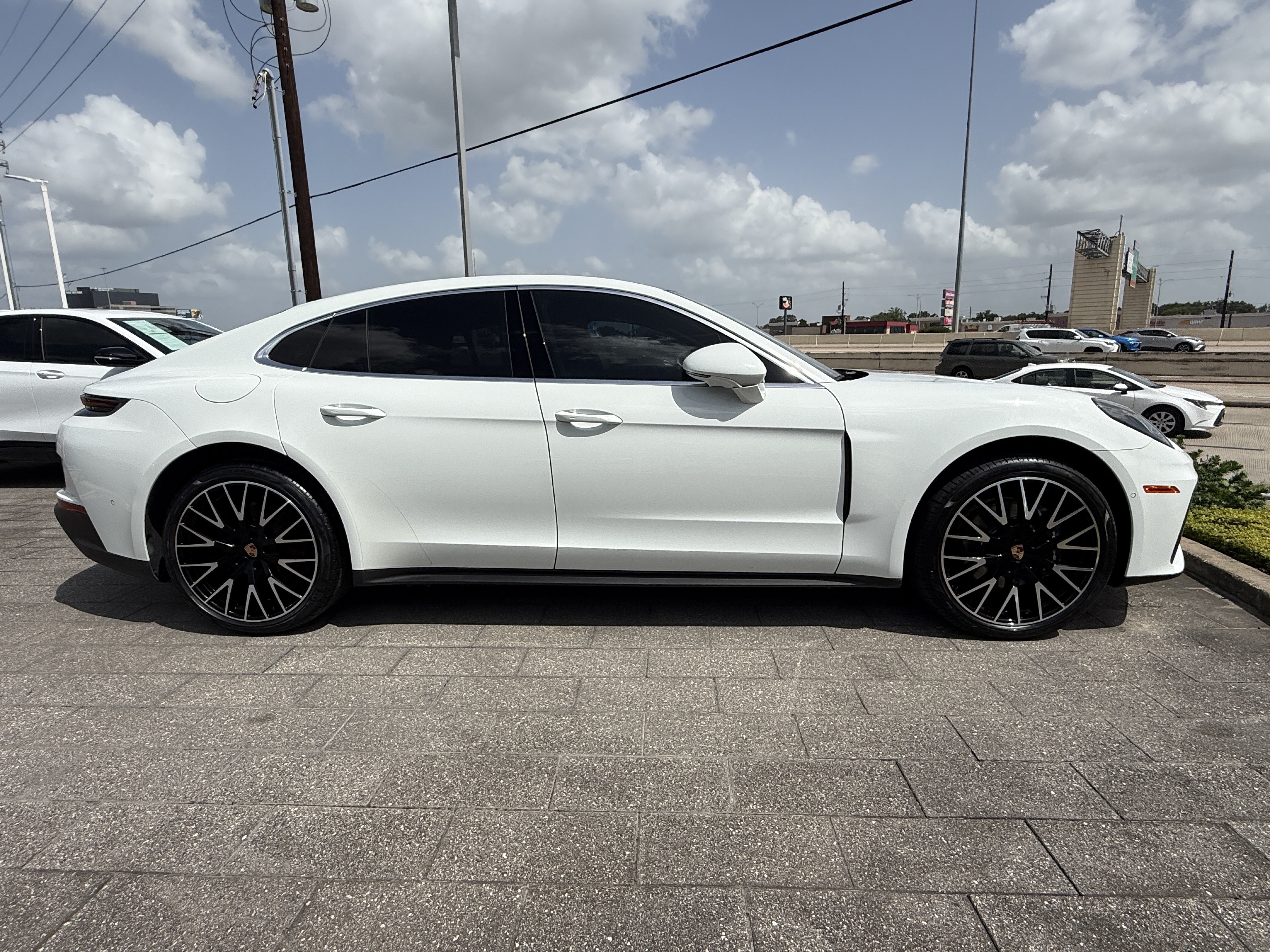 Used 2024 Porsche Panamera RWD image 8