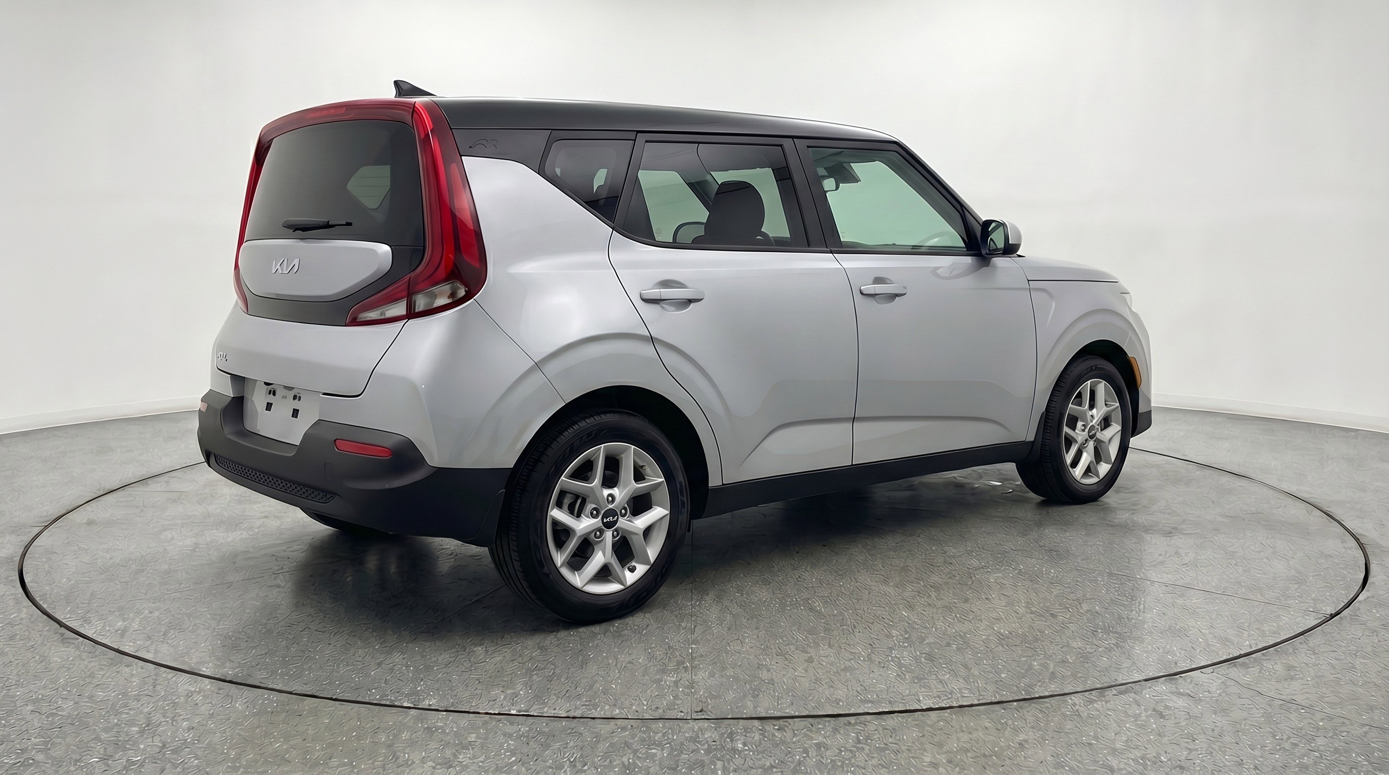 Used 2025 Kia Soul LX w/ LX Technology Package FWD image 9