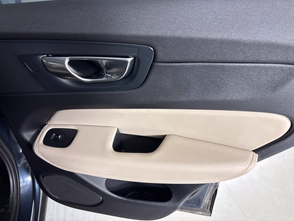 Used 2026 Volvo XC60 B5 Plus AWD/4WD image 19