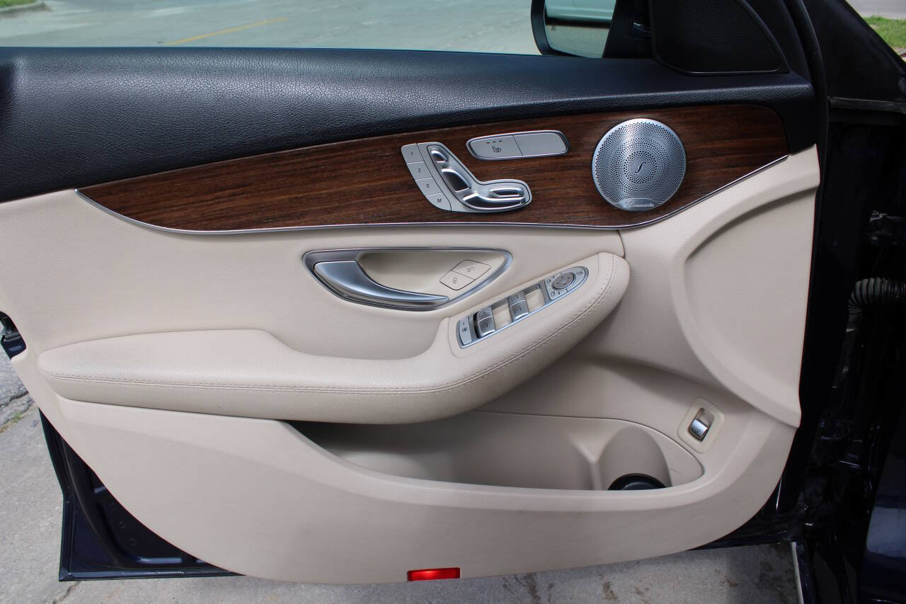 Used 2019 Mercedes-Benz C 300 4MATIC Sedan image 12