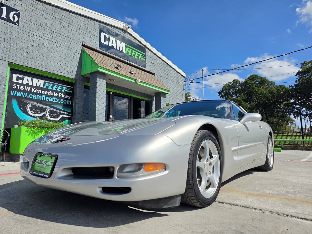 Used 2004 Chevrolet Corvette Coupe w/ Preferred Equipment Group RWD image 2