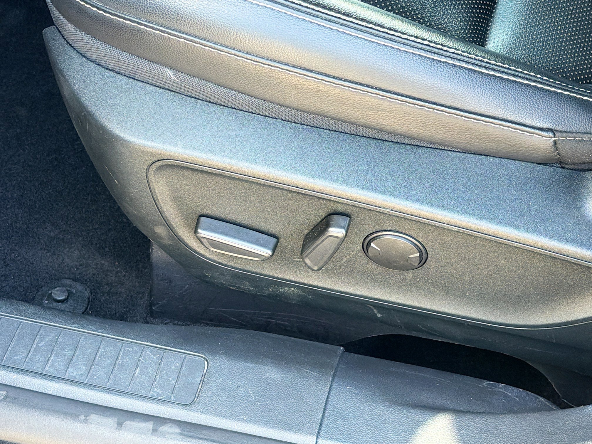 Used 2020 Ford Escape SEL image 25