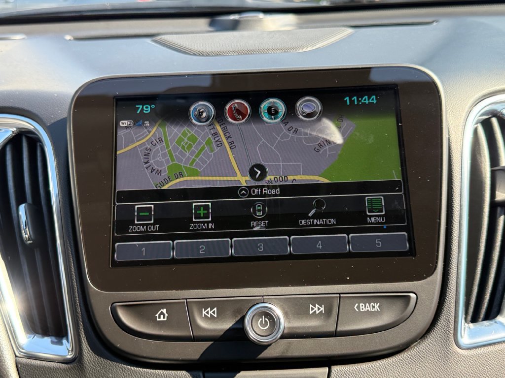 Used 2018 Chevrolet Malibu Premier w/ Premier Sun and Wheel Package FWD image 16