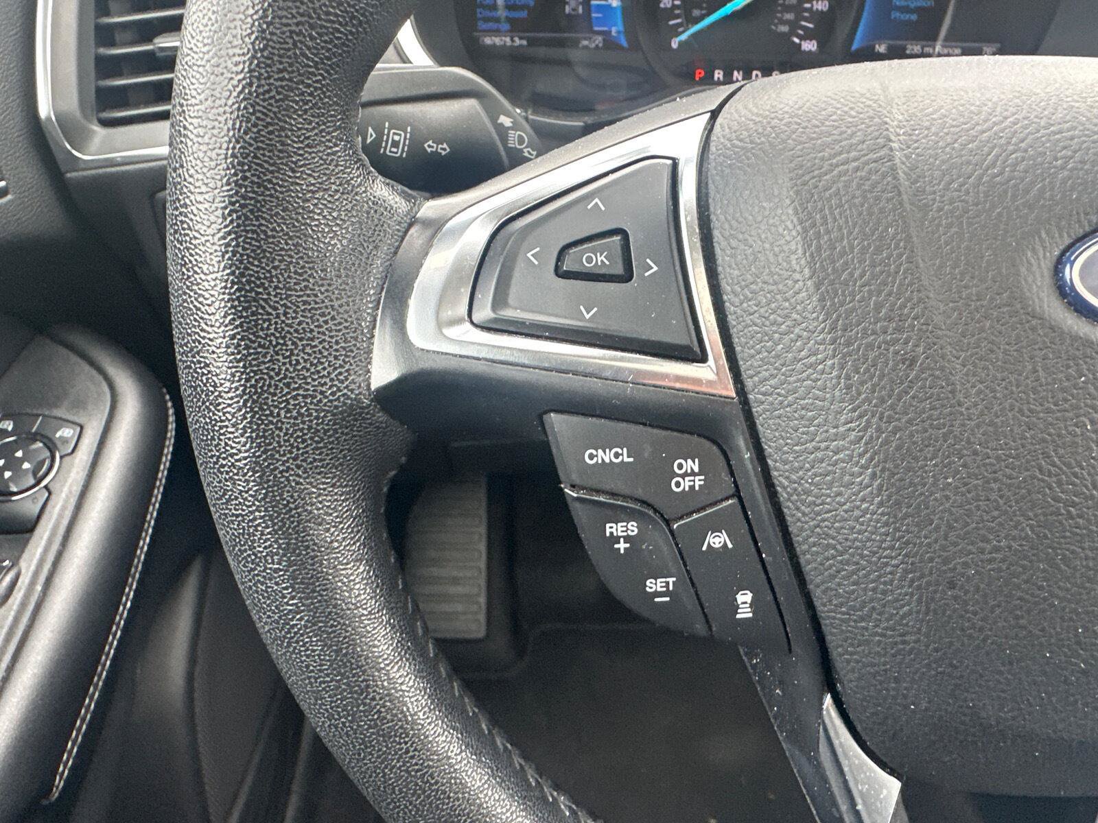 Used 2021 Ford Edge Titanium AWD/4WD image 18