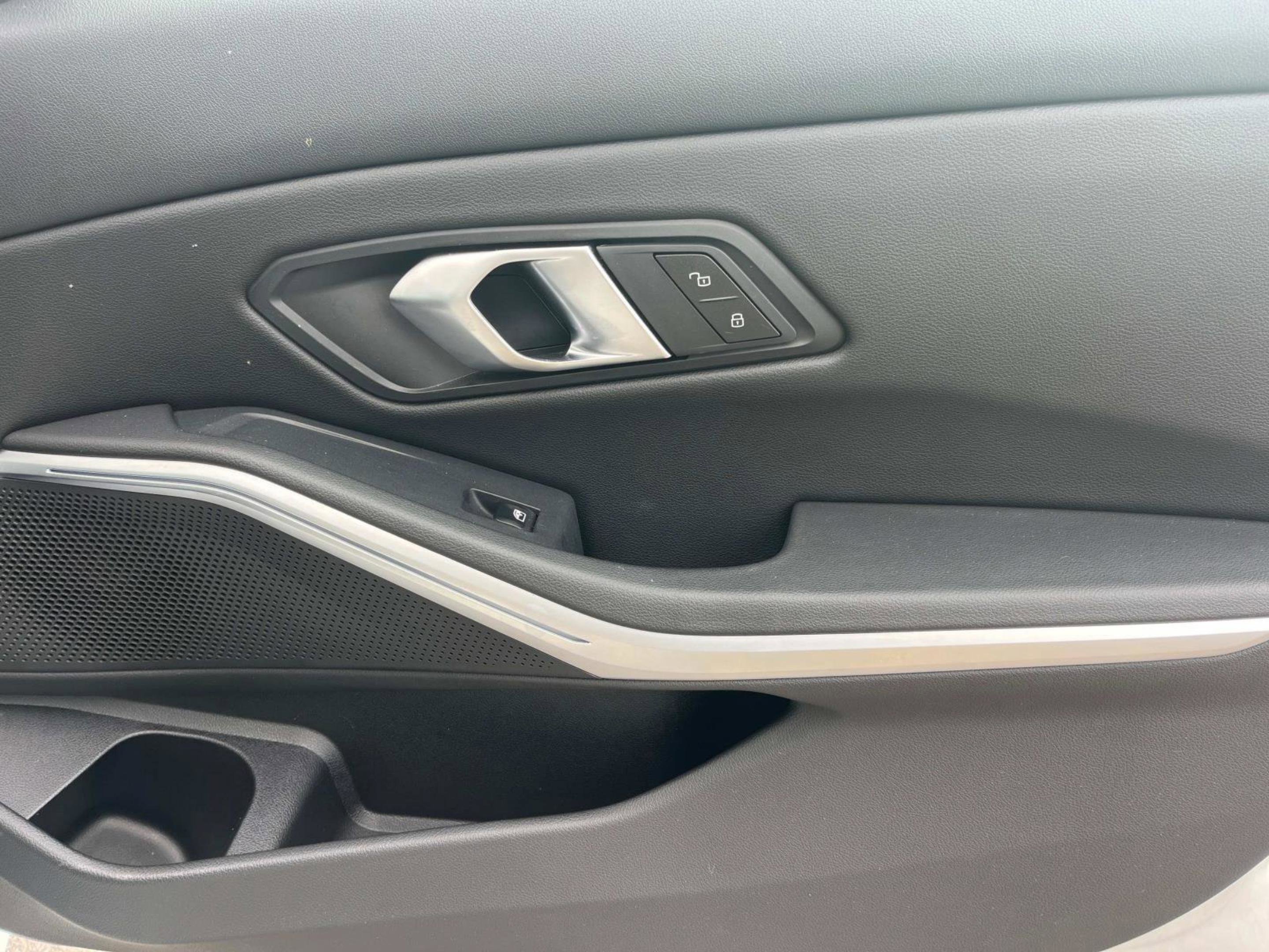 Used 2024 BMW 330e xDrive image 25