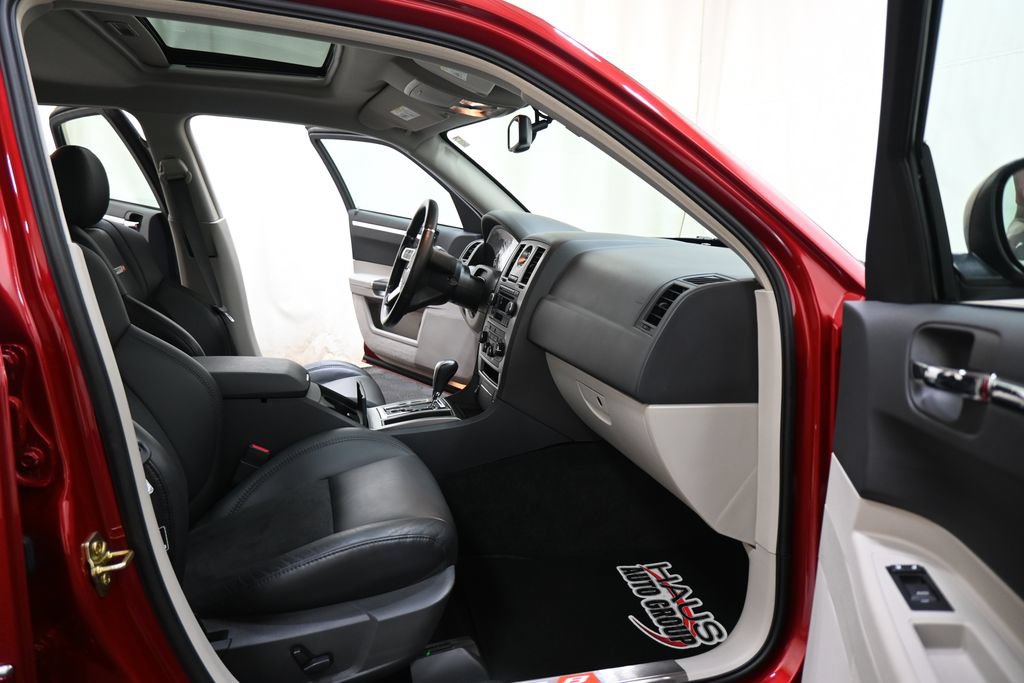 Used 2007 Chrysler 300 SRT8 RWD image 9
