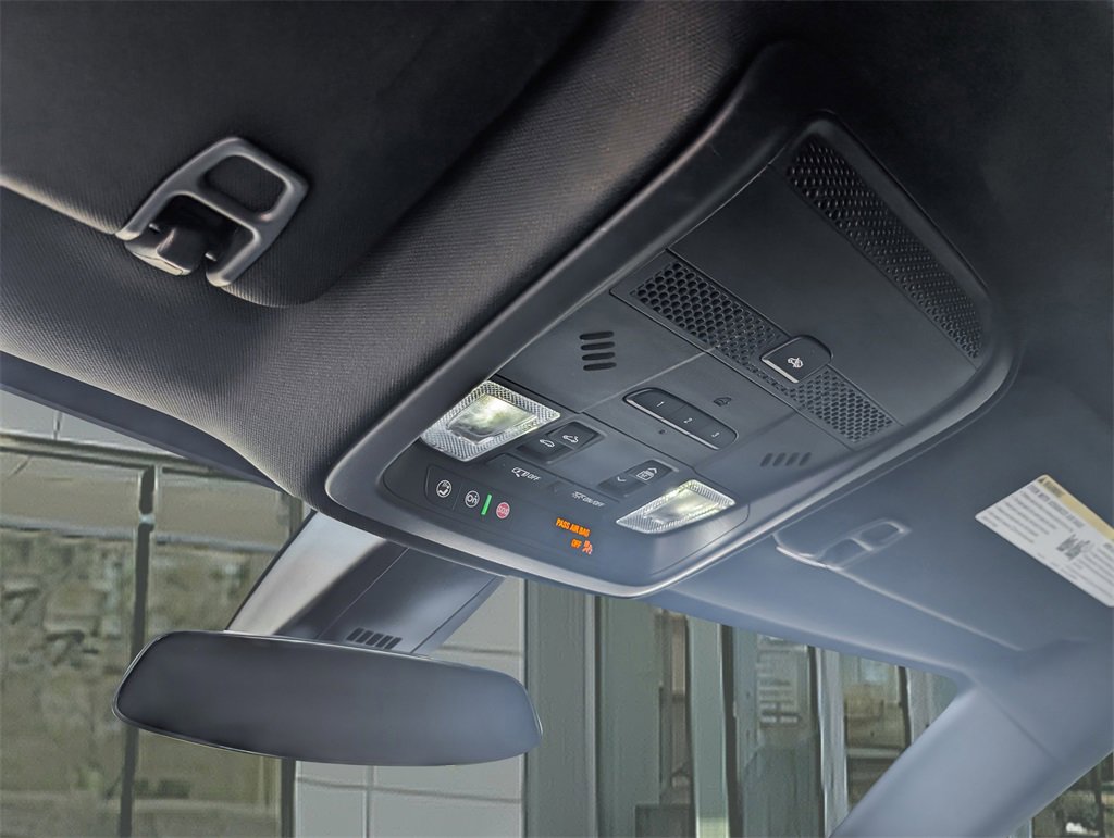 Used 2022 Cadillac XT5 Sportv w/ LPO, ONYX Package image 32