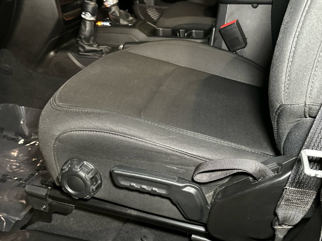Used 2022 Jeep Wrangler Sport AWD/4WD image 15