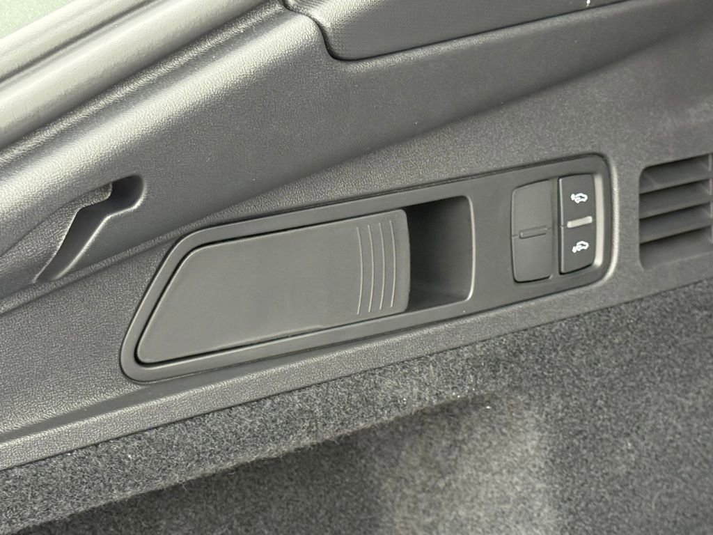 New 2025 Audi SQ5 Prestige image 58