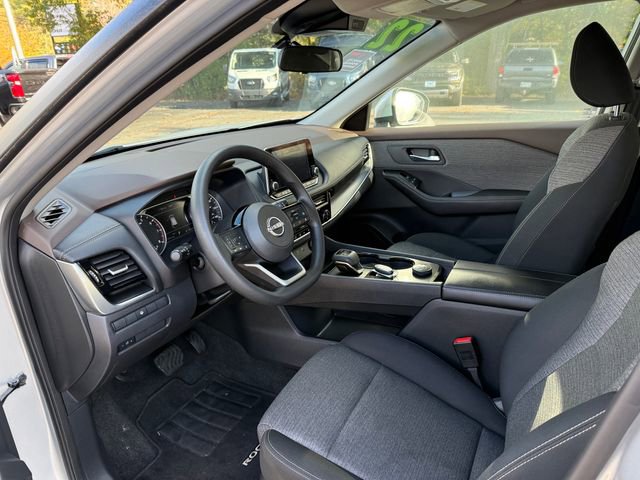 Used 2022 Nissan Rogue SV image 3