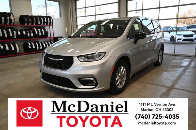 Used 2024 Chrysler Pacifica Touring-L FWD image 1