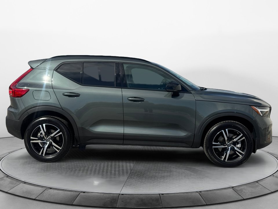 New 2026 Volvo XC40 B4 Core w/ Protection Package Premier FWD image 8