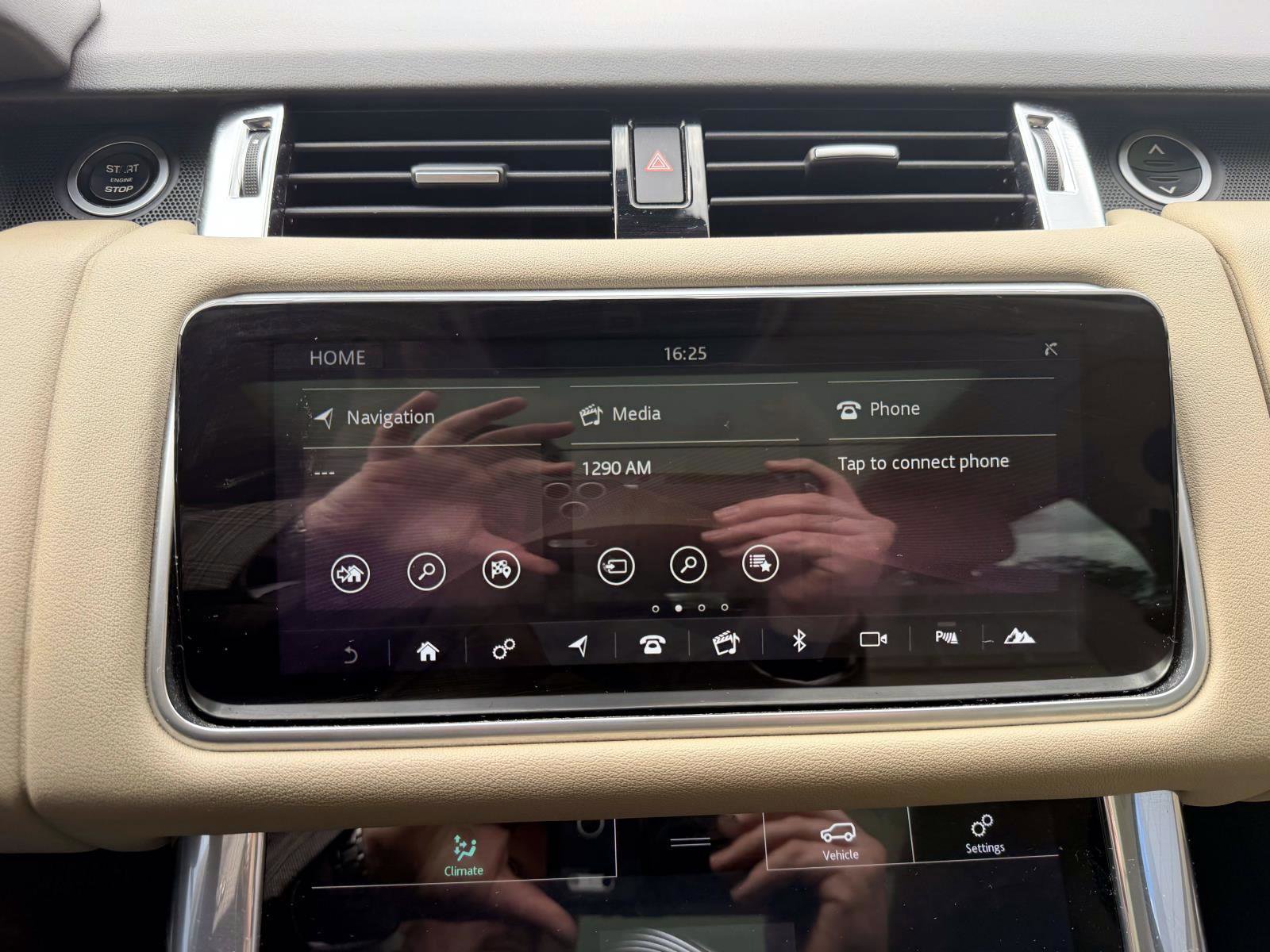 Used 2021 Land Rover Range Rover Sport SE image 16