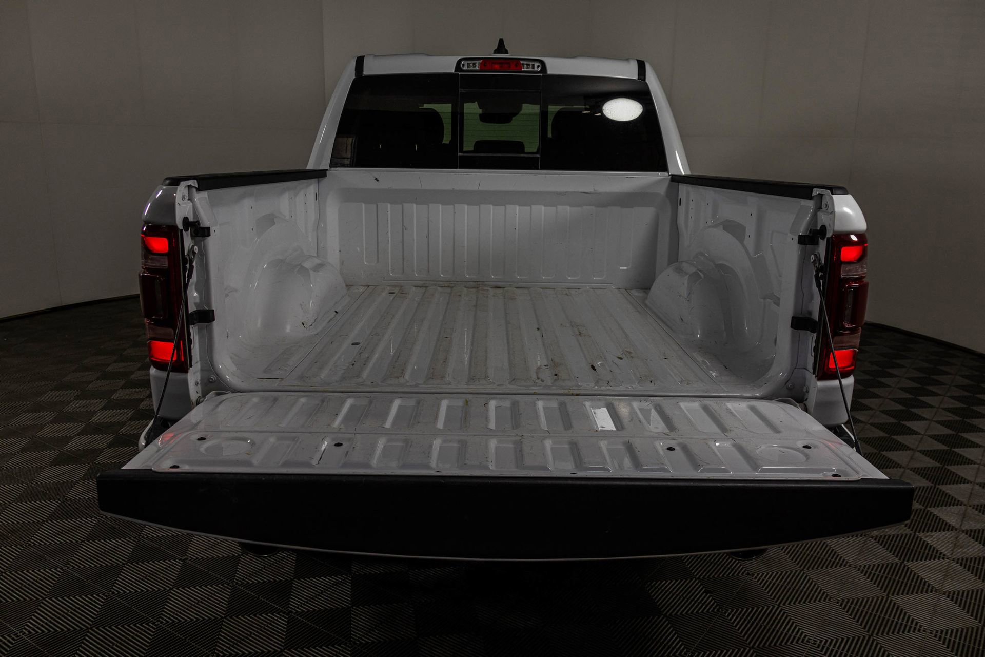 Used 2023 RAM 1500 Limited w/ Body Color Bumper Group image 33