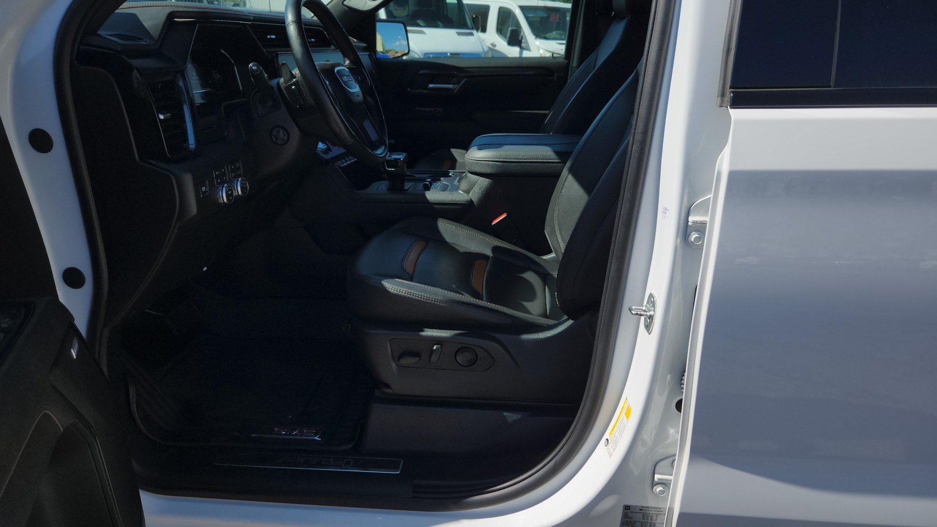 Used 2025 GMC Sierra 1500 AT4 AWD/4WD image 18