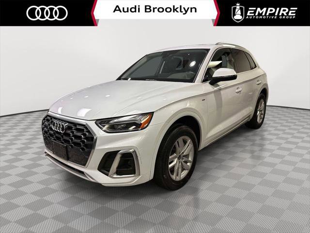 Used 2023 Audi Q5 2.0T Premium w/ Convenience Package AWD/4WD image 1