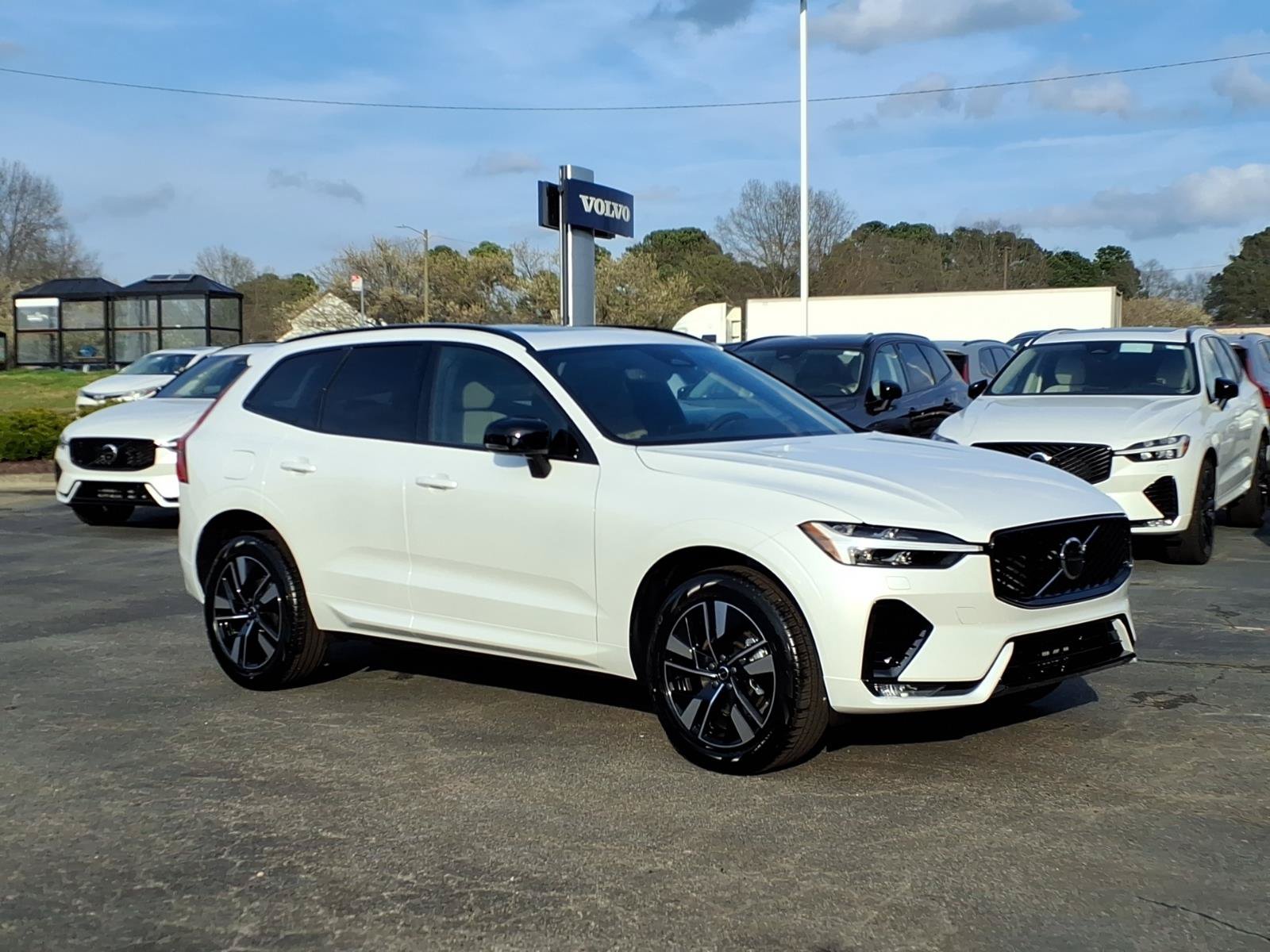 New 2026 Volvo XC60 B5 Core w/ Climate Package
