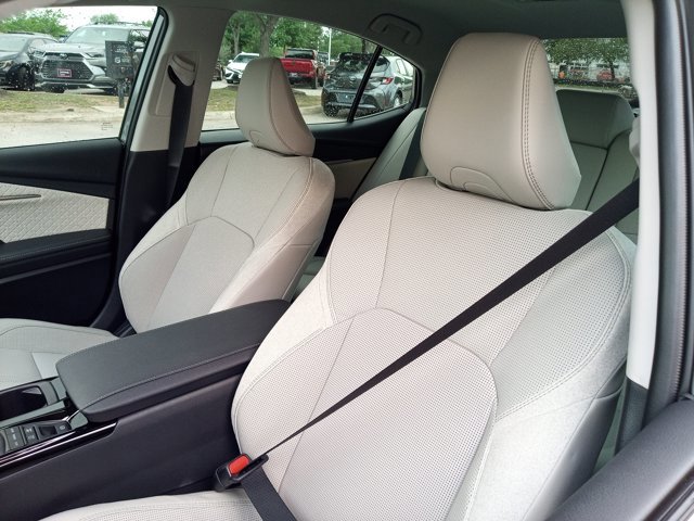 Used 2026 Toyota Camry XLE image 13