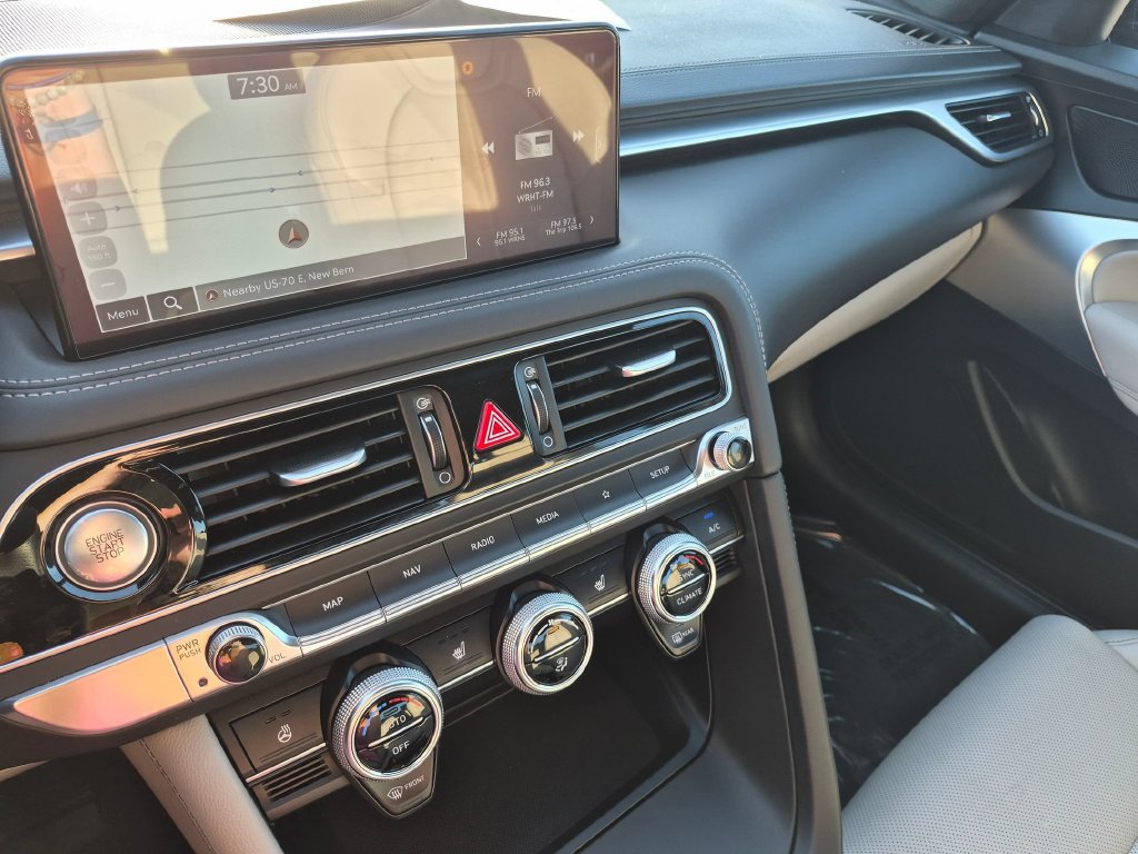 Used 2023 Genesis G70 2.0T AWD/4WD image 15