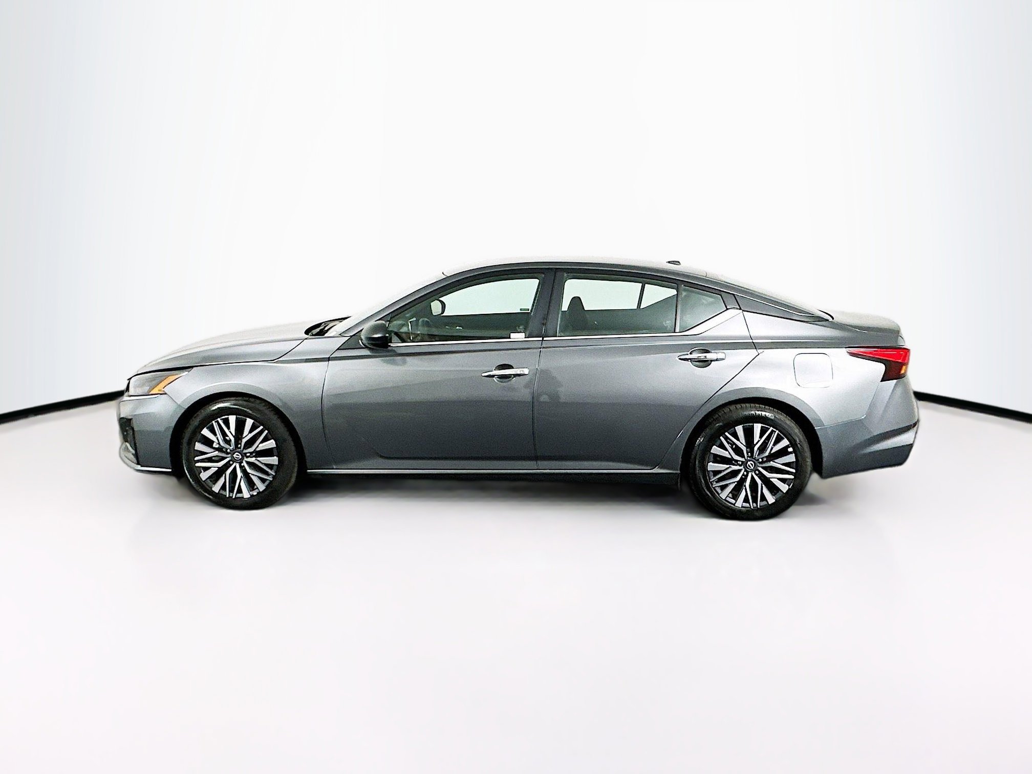 Used 2025 Nissan Altima 2.5 SV image 4