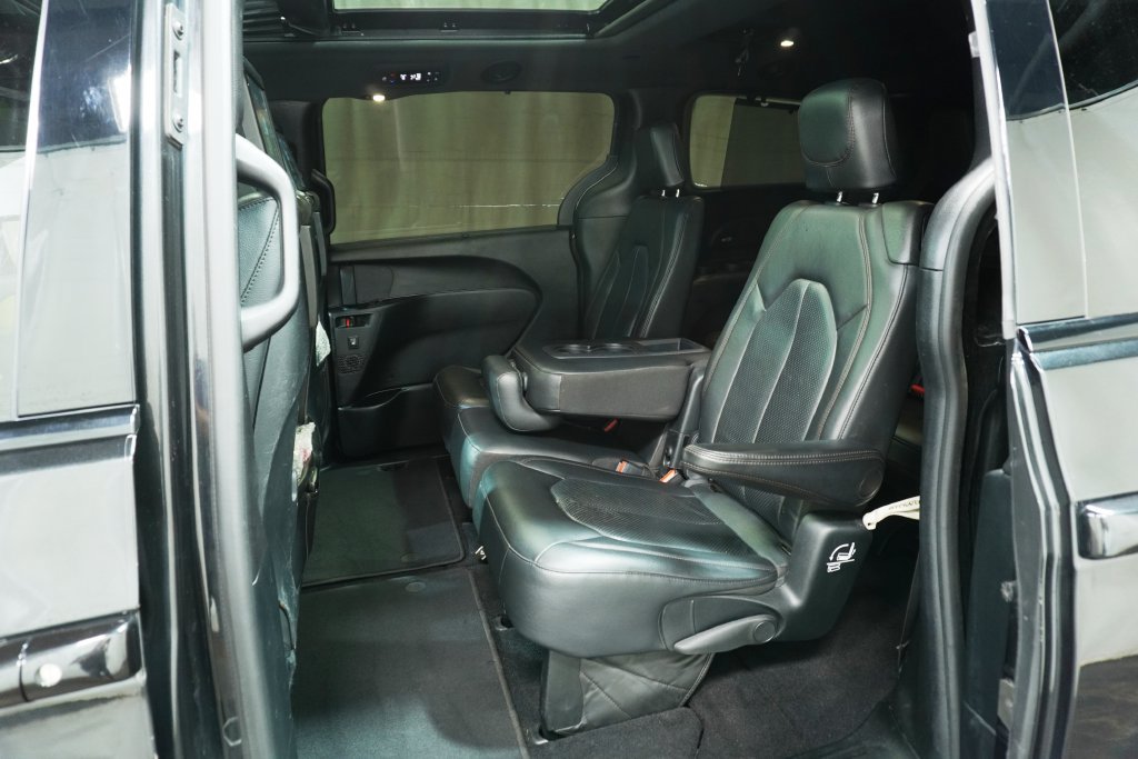 Used 2019 Chrysler Pacifica Touring-L FWD image 15
