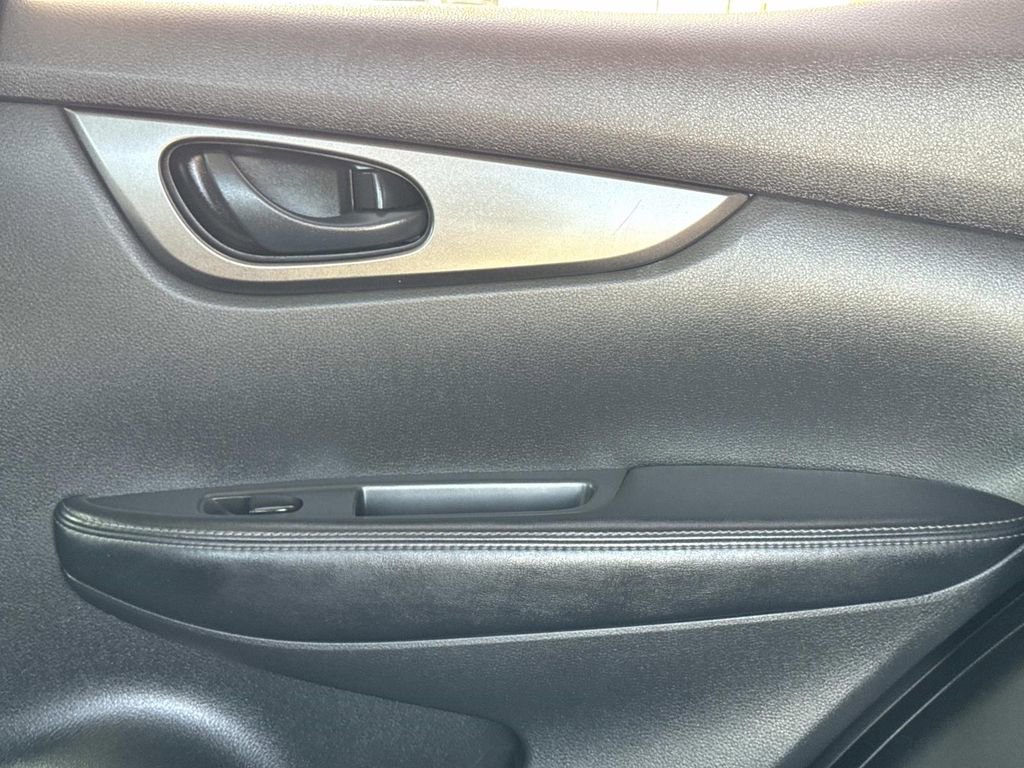 Certified 2018 Nissan Rogue Sport S image 15