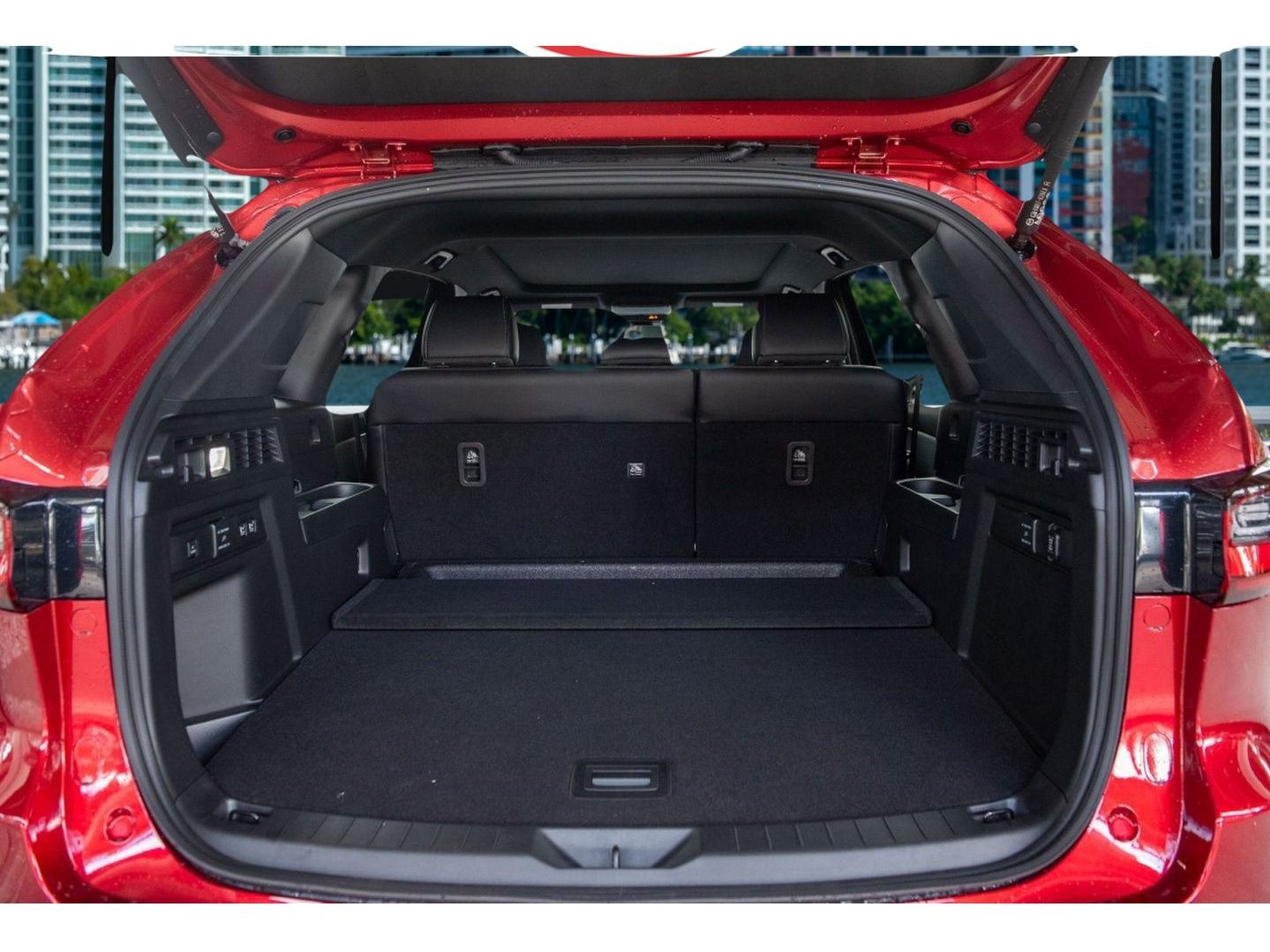 New 2025 MAZDA CX-70 Plug-In Hybrid w/ Premium Plus image 13