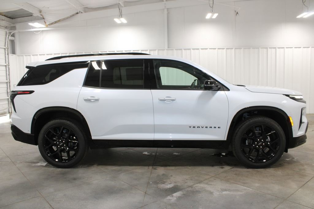 New 2026 Chevrolet Traverse RS w/ LPO, Floor Liner Package FWD image 11