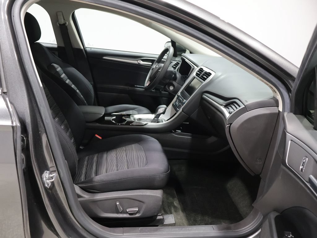 Used 2016 Ford Fusion SE FWD image 23