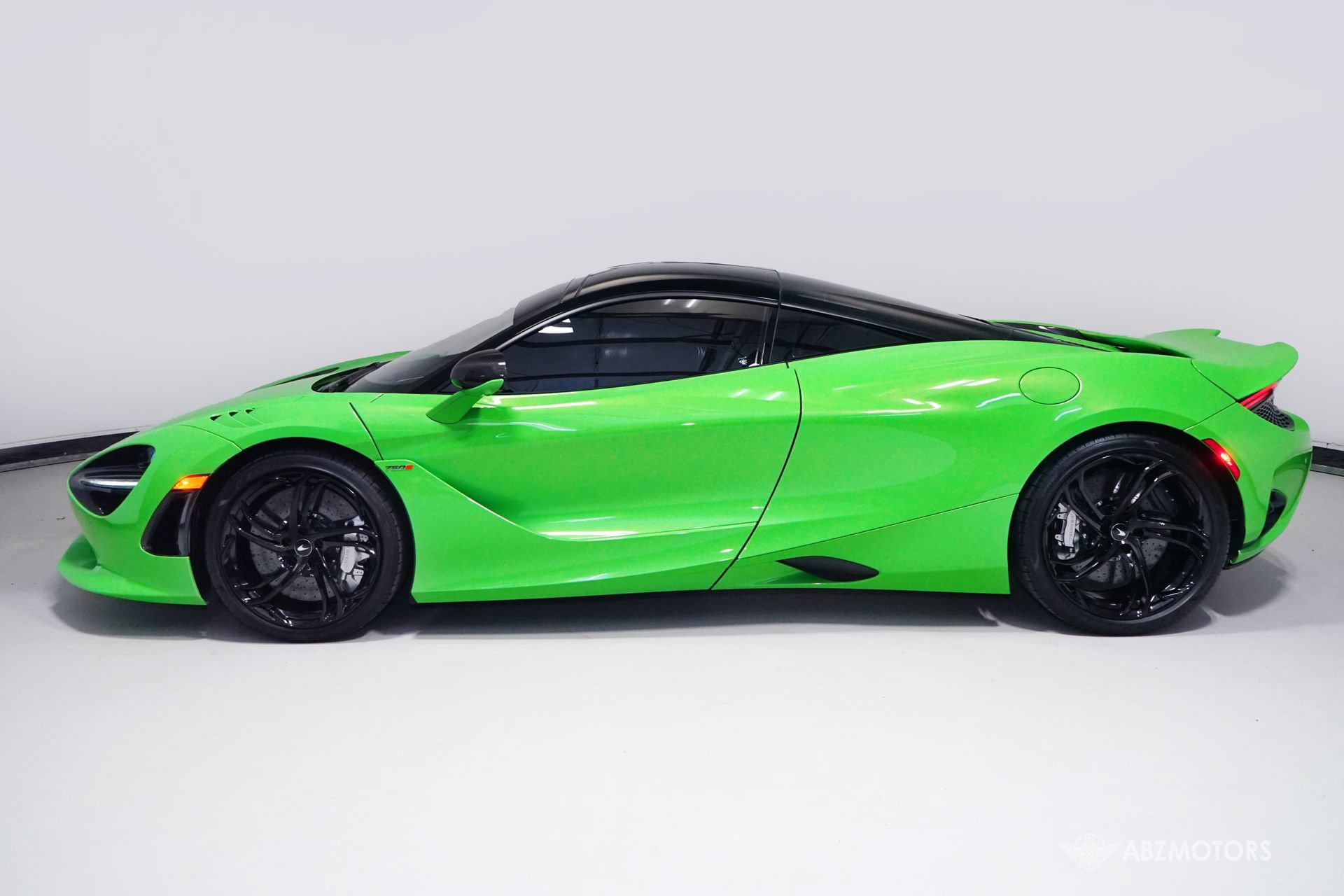 Used 2024 McLaren 750S RWD image 5