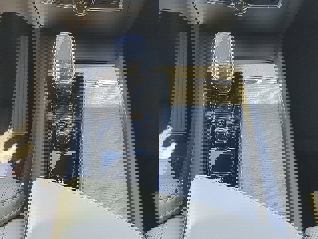 New 2025 Volvo V60 B5 Cross Country Ultra w/ Protection Package Premier image 18