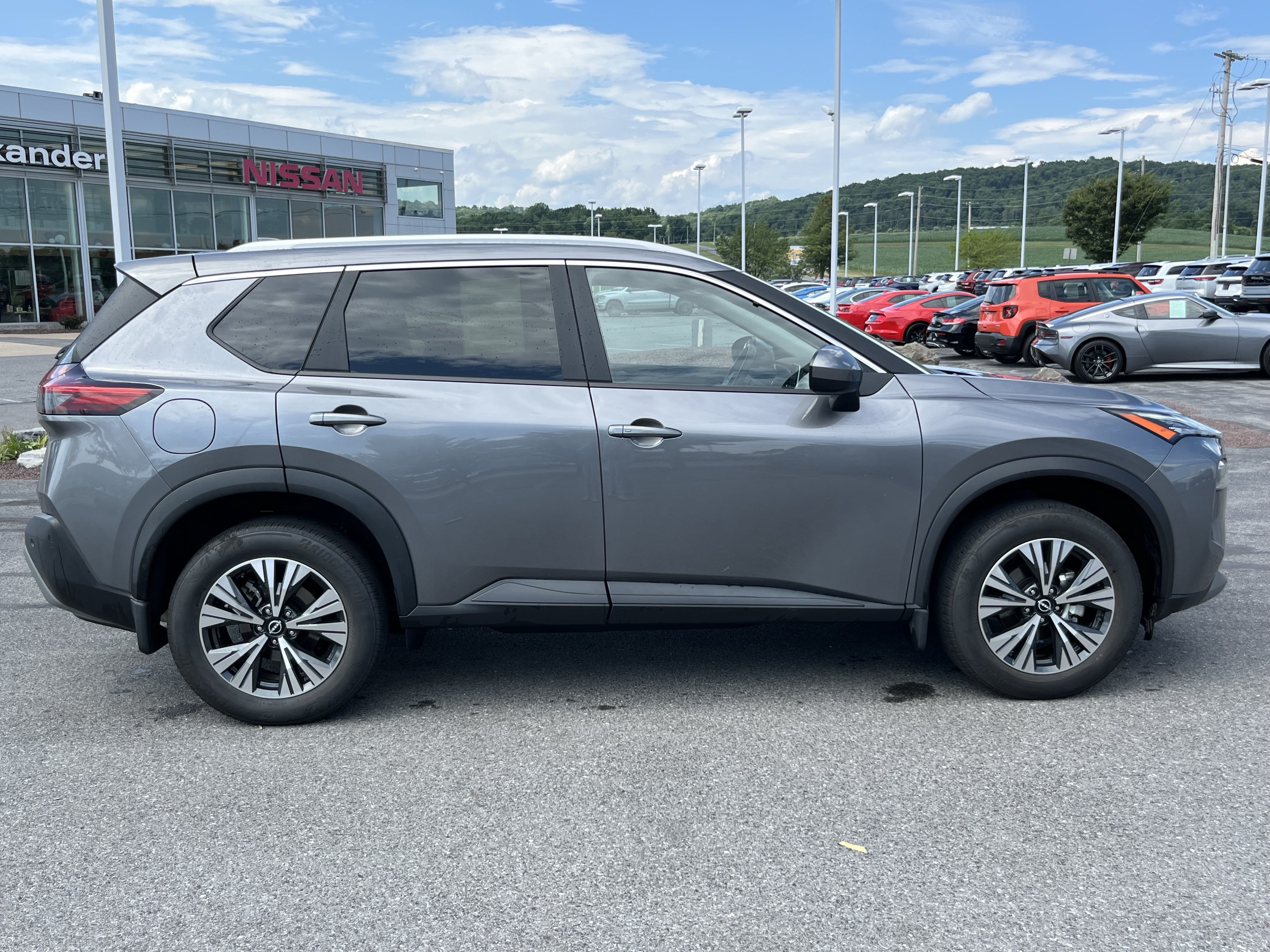 Used 2023 Nissan Rogue SV w/ SV Premium B Package AWD/4WD image 2