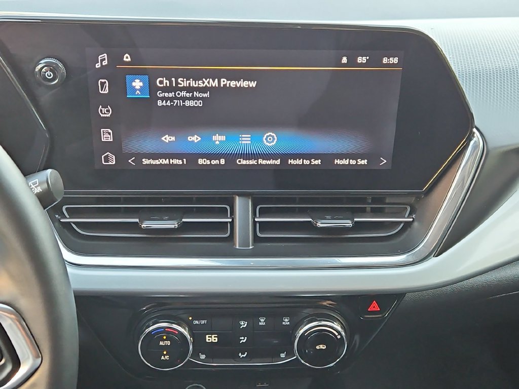 Used 2025 Chevrolet Trax LT w/ LT Convenience Package FWD image 16