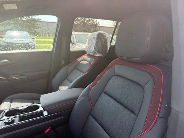 New 2027 Chevrolet Equinox RS w/ LPO, Floor Liner Package FWD image 16
