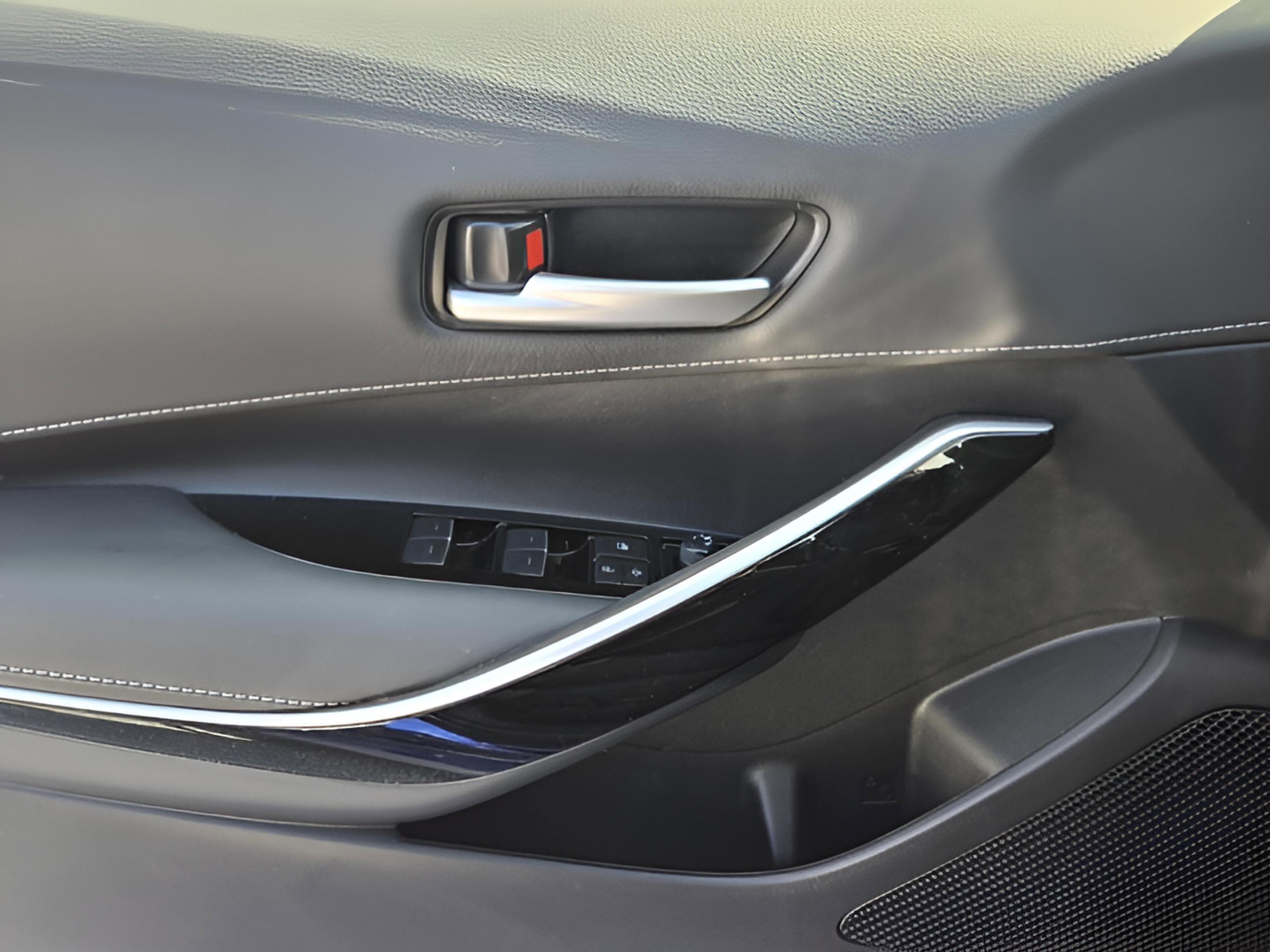 Used 2025 Toyota Corolla XSE image 30