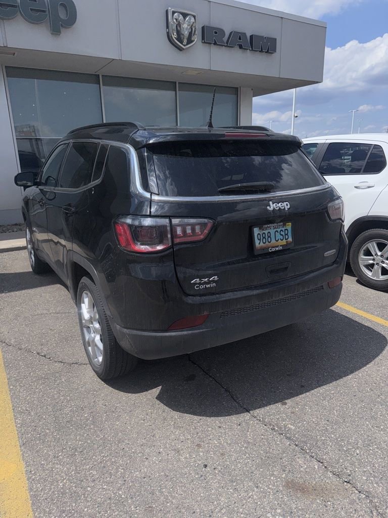 Used 2023 Jeep Compass Latitude AWD/4WD image 3