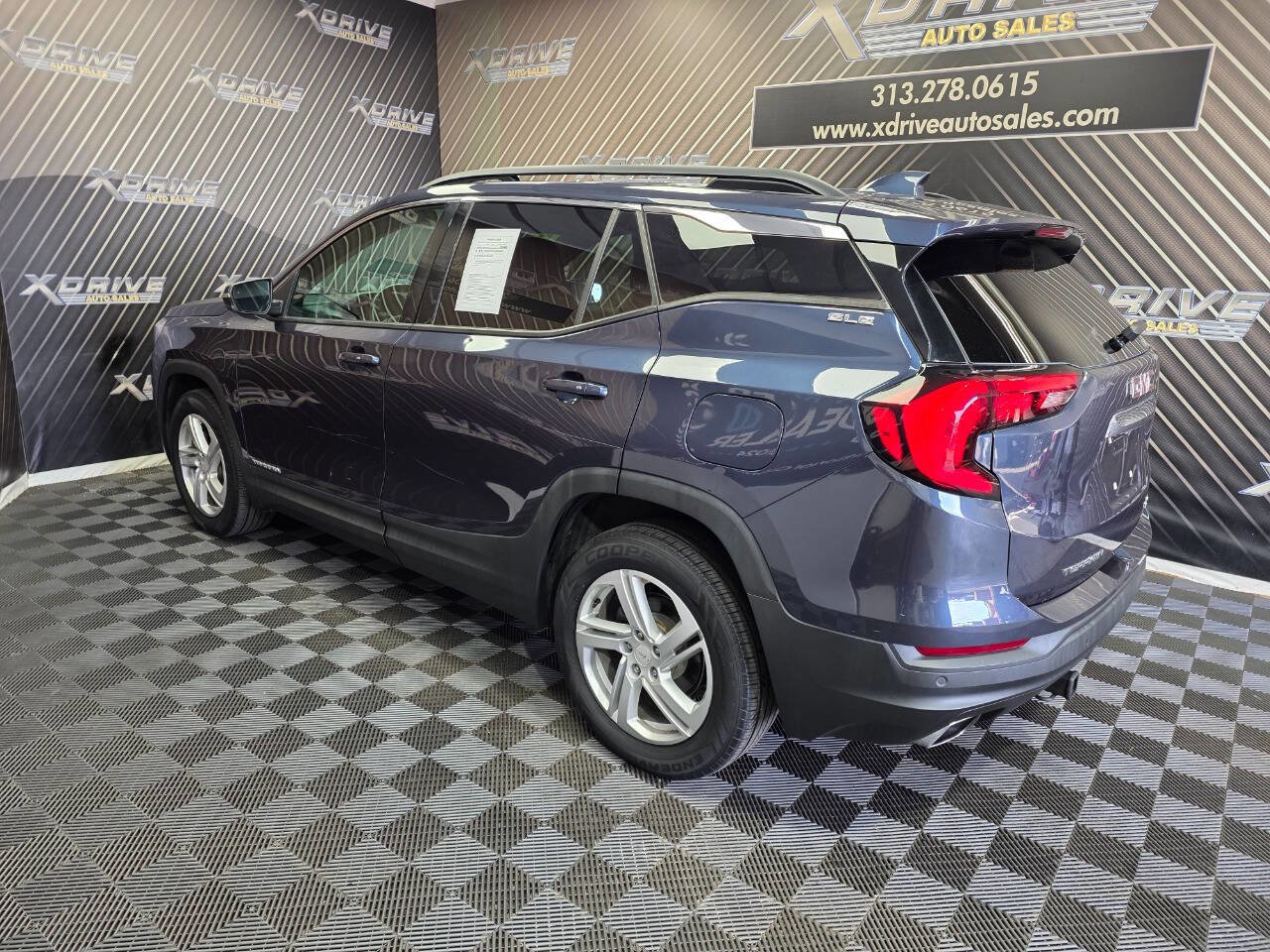 Used 2018 GMC Terrain SLE w/ Driver Convenience Package image 9