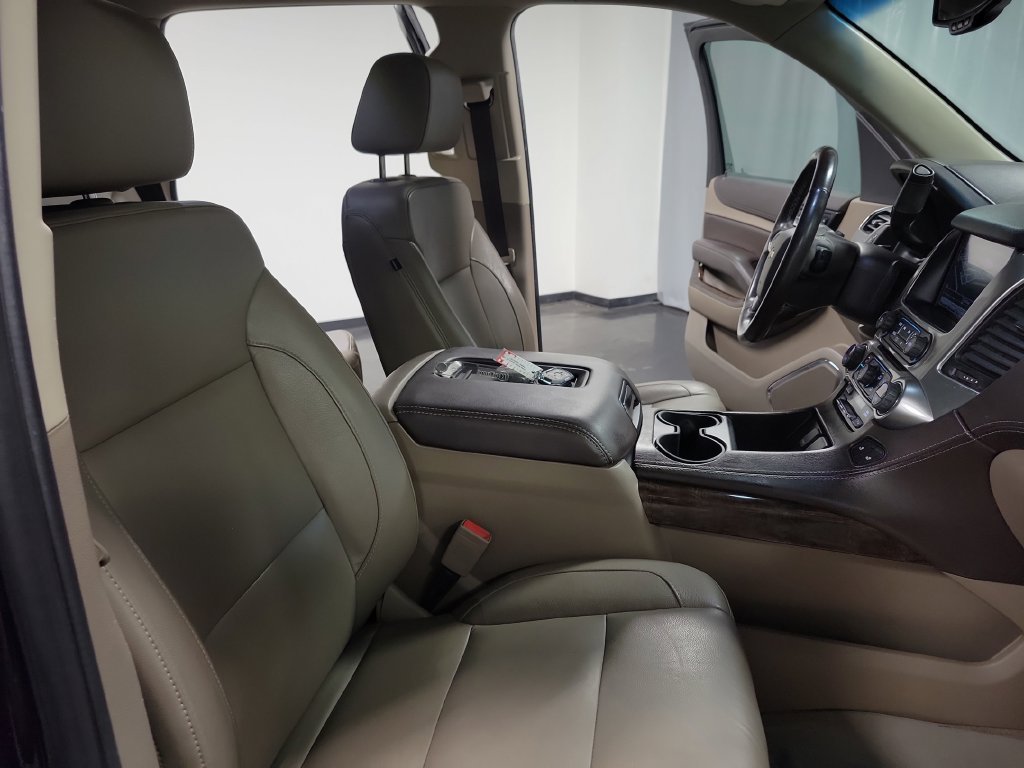 Used 2020 Chevrolet Tahoe LT w/ Luxury Package RWD image 38