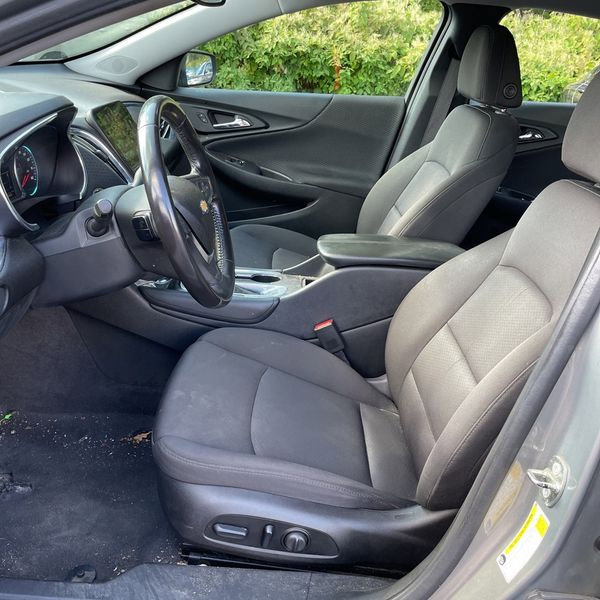 Used 2018 Chevrolet Malibu LT image 11