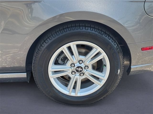 Used 2014 Ford Mustang Coupe RWD image 10