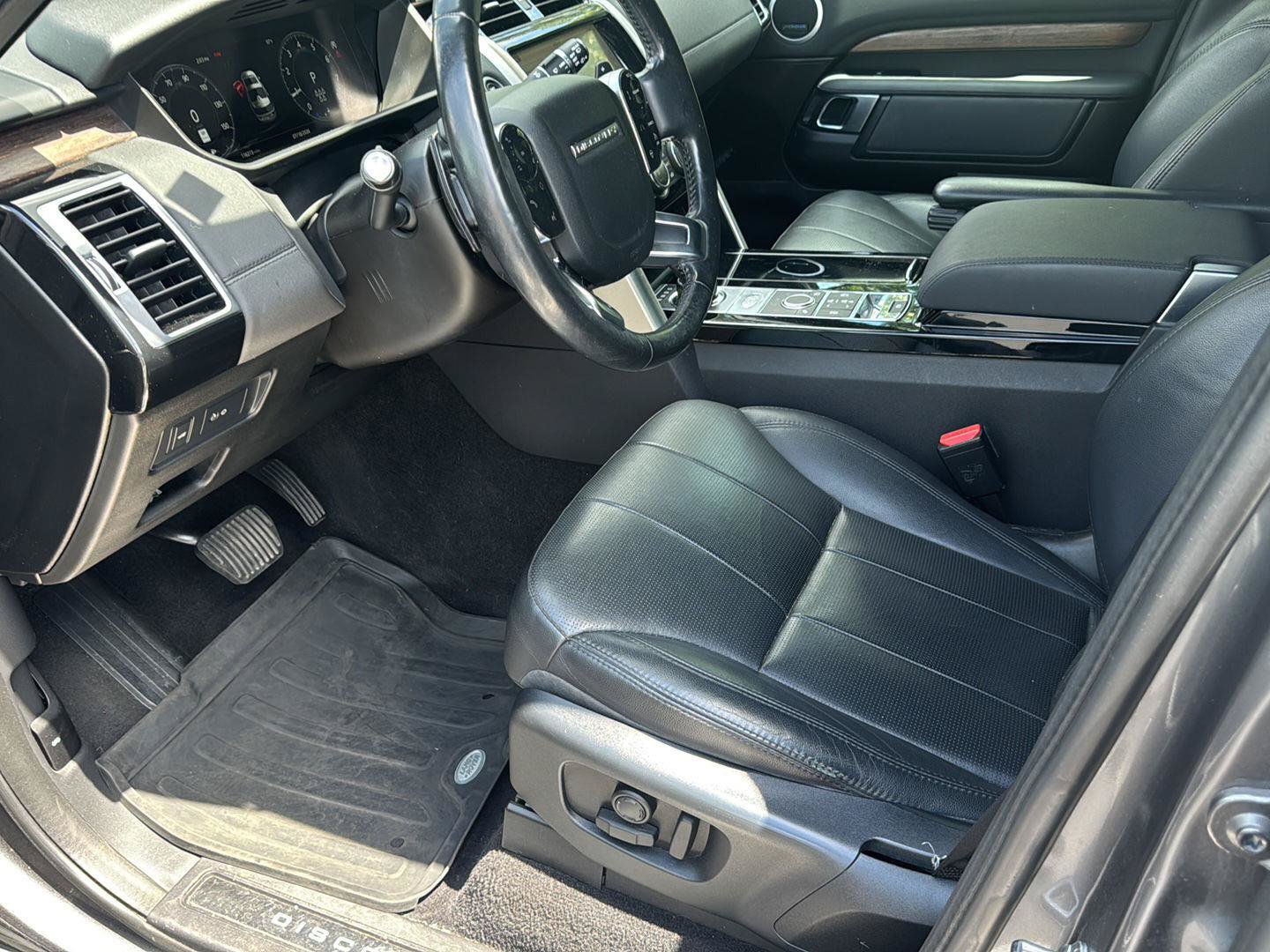 Certified 2019 Land Rover Discovery HSE AWD/4WD image 14