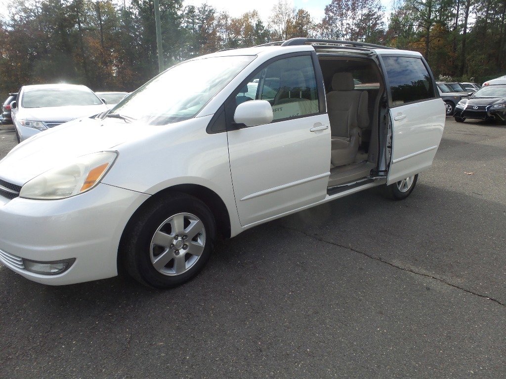 Used 2005 Toyota Sienna XLE FWD image 10