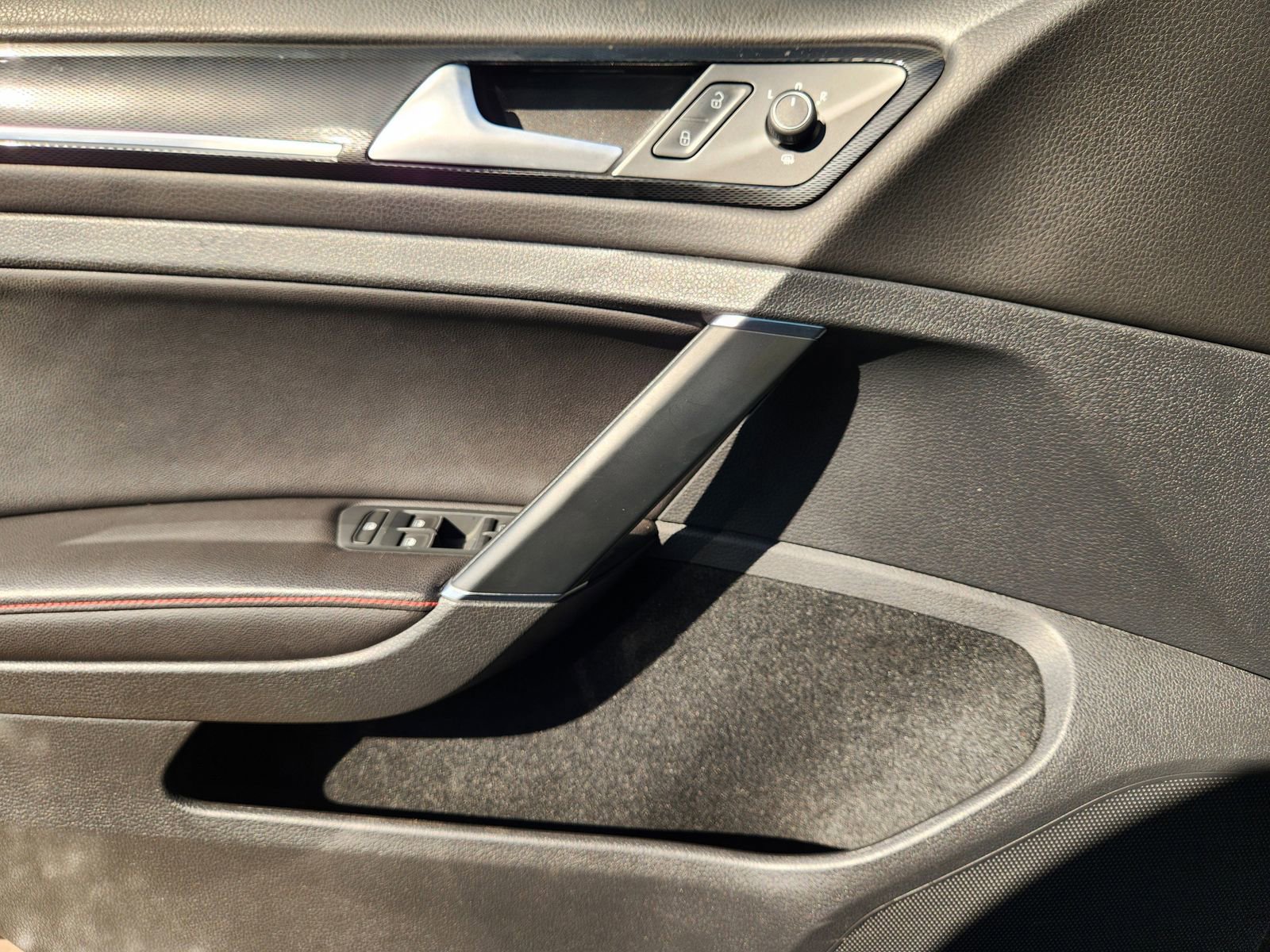 Used 2017 Volkswagen GTI Autobahn image 25