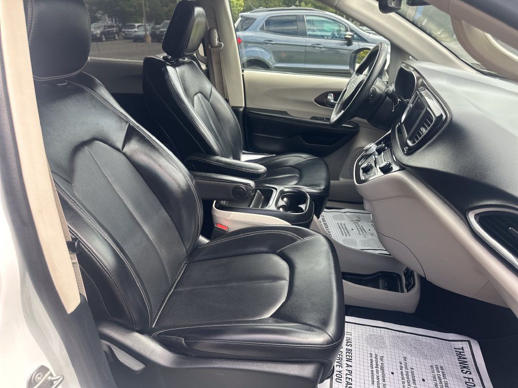 Used 2020 Chrysler Voyager Lxi FWD image 25