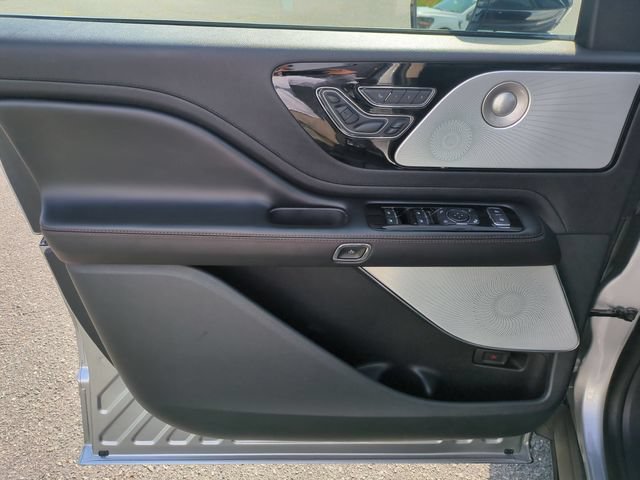 Used 2021 Lincoln Aviator Reserve w/ Equipment Group 202A AWD/4WD image 12