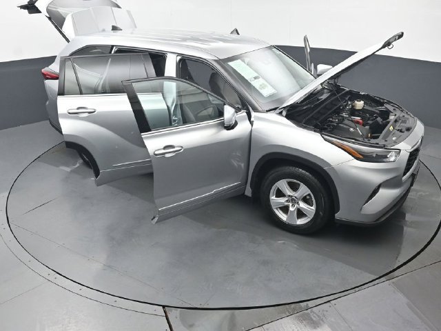 Used 2022 Toyota Highlander LE AWD/4WD image 53