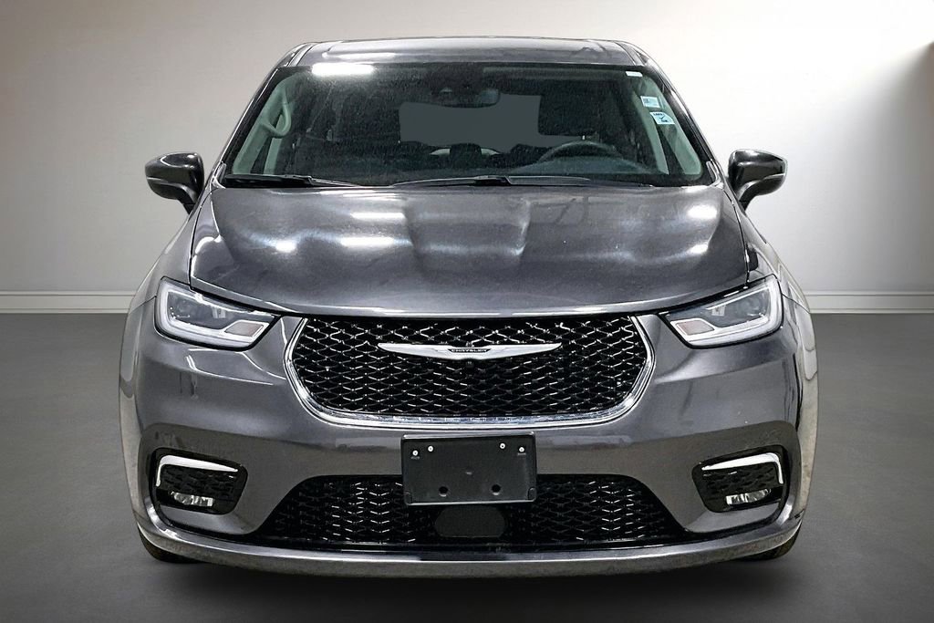 Used 2023 Chrysler Pacifica Touring-L image 2