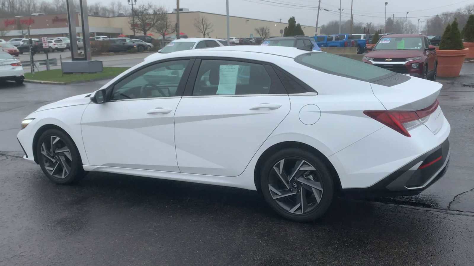 Used 2025 Hyundai Elantra Limited image 6