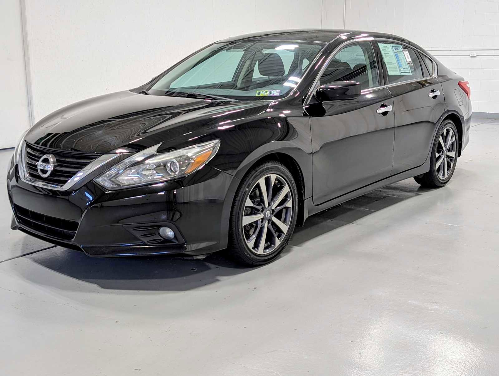 Used 2016 Nissan Altima 2.5 SR w/ LED Appearance Package